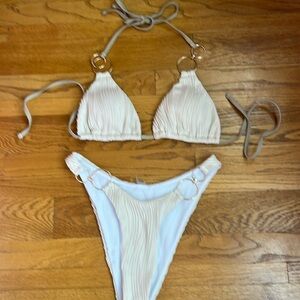 NWOT Textured cream chain detail bikini. SzS